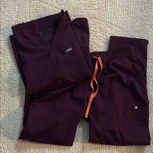 Figs women’s Plum Jogger Scrub Set with Orange Drawstring